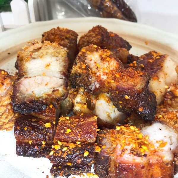 脆皮五花肉 每块大小不一样 按照实际重量称的 80g到380g之间 日本国内加工