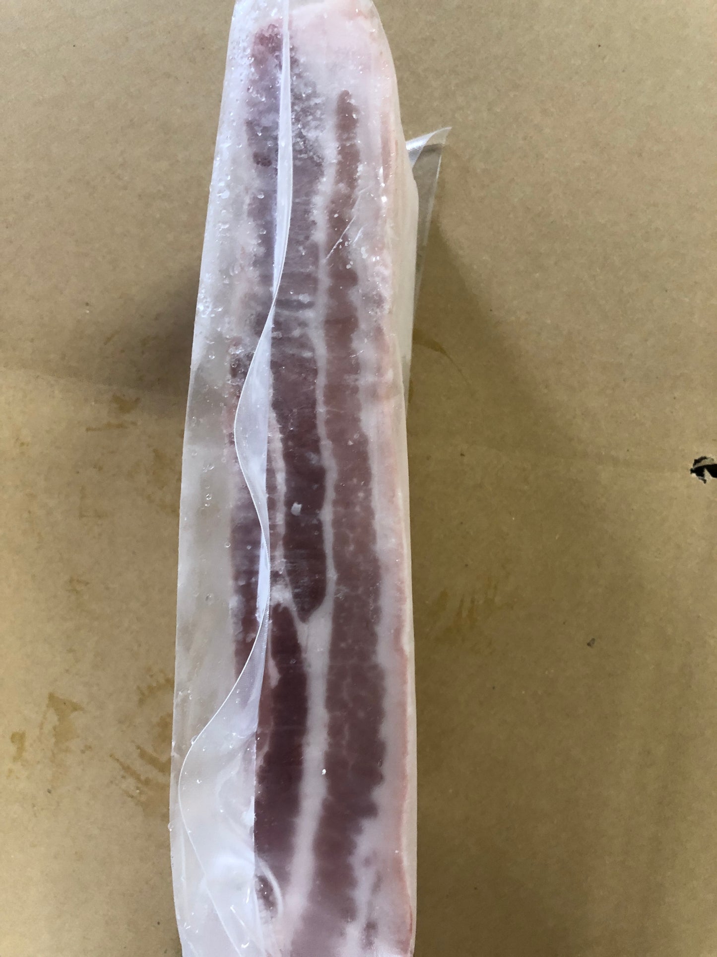 帯皮豚肉 1KG 每块大小不一样 金额不一样 按照实际重量  西班牙産 冷凍品 欧美